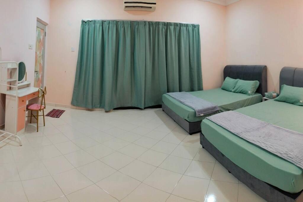 6243 Sbn Jaya # U Rumah percutian